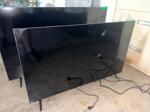 TCL 43" LED FLAT SCREEN TELEVISION WITH BLACK CABINET, DUAL LEG STAND, HDMI CONNECTIVITY, AND USB PORT.