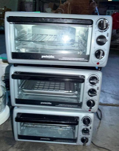 (3) PROCTOR SILEX COUNTERTOP TOASTER OVENS WITH GLASS FRONT DOORS, ADJUSTABLE TEMPERATURE AND FUNCTION CONTROLS, TIMER CONTROLS, REMOVABLE WIRE RACKS, AND METAL EXTERIORS