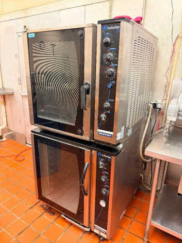 MOFFAT TURBOFAN STACKED COMMERCIAL ELECTRIC CONVECTION OVEN AND HEATED HOLDING/PROOFING CABINET WITH STAINLESS STEEL EXTERIORS, GLASS VIEWING DOORS, ADJUSTABLE PAN SLIDES, MANUAL CONTROLS AND TEMPERATURE CONTROLS. UPPER OVEN FEATURES CONVECTION FAN, STEAM