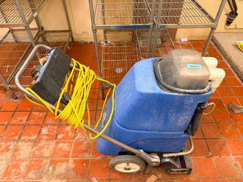 WINDSOR CLIPPER CARPET EXTRACTOR WITH WHEELED BODY, REAR HANDLE-MOUNTED CONTROL PANEL, SOLUTION/RECOVERY TANKS, VACUUM SYSTEM, BRUSH SYSTEM, DUAL RECOVERY HOSES AND POWER CORD.