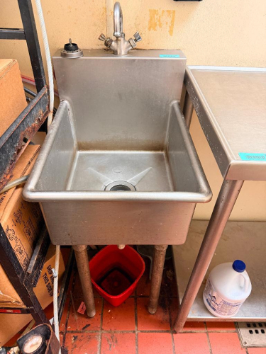 17" WIDE X 24" STAINLESS STEEL COMMERCIAL HAND SINK WITH SINGLE COMPARTMENT BASIN, INTEGRAL BACKSPLASH, DUAL-HANDLE FAUCET, DRAIN ASSEMBLY, AND FOUR TUBULAR LEGS.