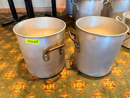 (2) ALUMINUM STOCK POT WITH DUAL LOOP SIDE HANDLES. HEAVY-GAUGE ALUMINUM CONSTRUCTION WITH ROLLED TOP RIM.
