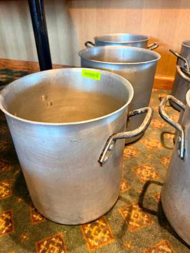 (3) ALUMINUM STOCK POT WITH DUAL LOOP SIDE HANDLES. HEAVY-GAUGE ALUMINUM CONSTRUCTION WITH ROLLED TOP RIM.