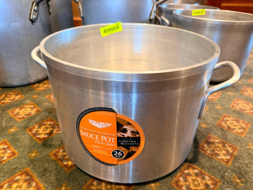 40 QT HEAVY-DUTY ALUMINUM STOCK POT WITH DUAL LOOP SIDE HANDLES. HEAVY-GAUGE ALUMINUM CONSTRUCTION WITH ROLLED TOP RIM.