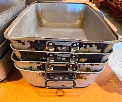 (3) FULL SIZE ROASTING PANS.