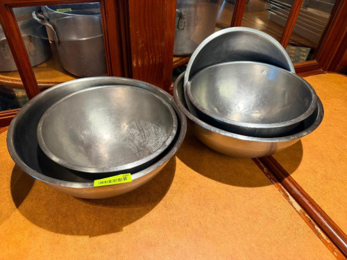 (4) ASSORTED STAINLESS MIXING BOWLS