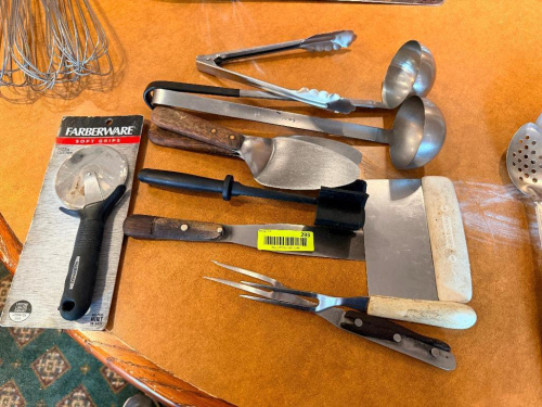 (1) LOT OF ASSORTED SMALL WARES.