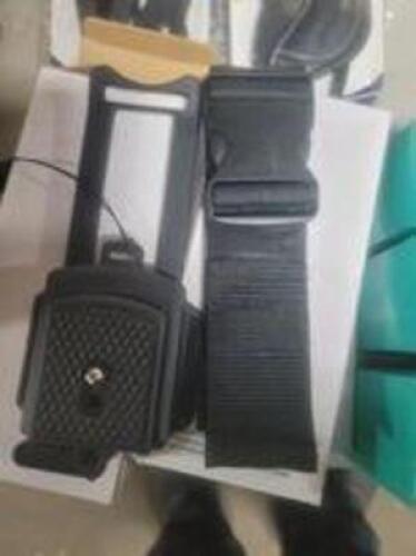 DESCRIPTION: (4) QUICK RELEASE PLATE WITH STRAP BRAND/MODEL: MOVO RETAIL$: $20.38 EA QTY: 4