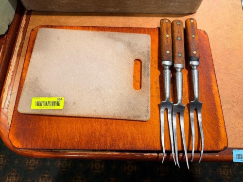 (2) CUTTING BOARDS AND (3) BBQ FORKS.