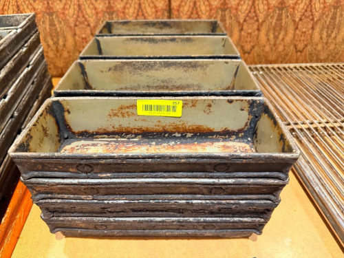 (4) FOUR GROUP LOAF PANS.