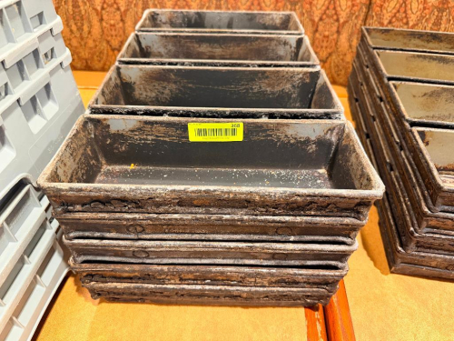 (4) FOUR GROUP LOAF PANS.