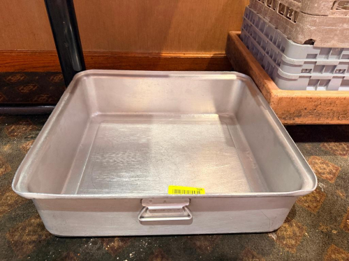 (2) LARGE ALUMINUM ROASTING PANS.
