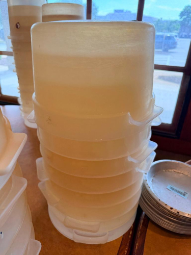 (6) 12 QT CONTAINERS W/ LIDS.