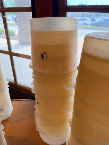(8) 6 QT CONTAINERS W/ LIDS.