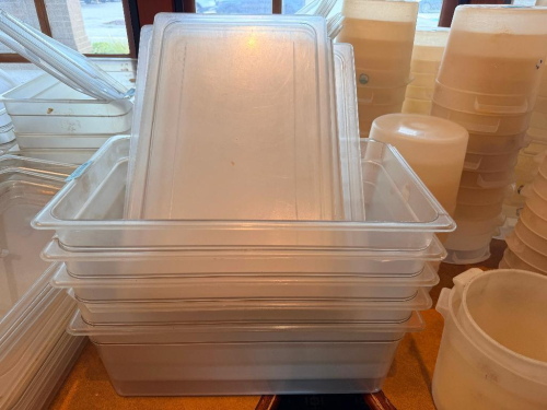 (5) FULL SIZE PLASTIC INSERTS W/ LIDS.