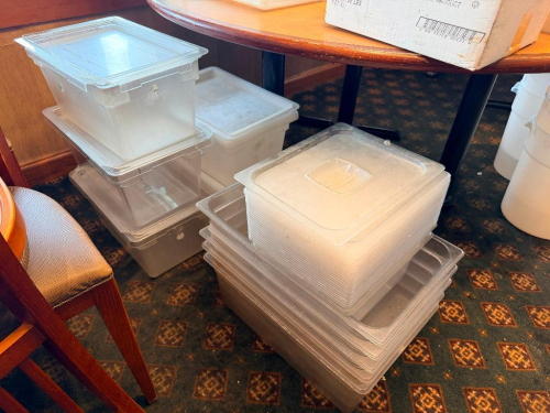 (1) LOT OF ASSORTED PLASTIC INSERTS AND LIDS.