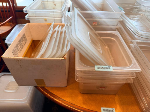 (1) LOT OF ASSORTED PLASTIC INSERTS AND LIDS.