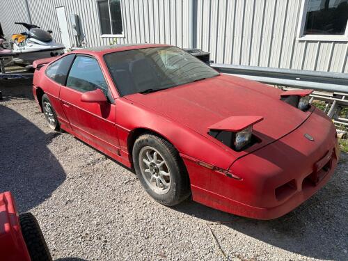 (1) PONTIAC FIERO GT 2-DOOR SPORTS COUPE &ndash; RED &ndash; PARTS / RESTORATION