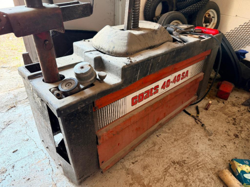 (1) AUTOMOTIVE TIRE CHANGER MACHINE