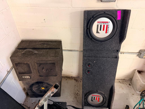 (1) ASSORTED LOT OF AUTOMOTIVE SUBWOOFERS & SPEAKER ENCLOSURES<br/>