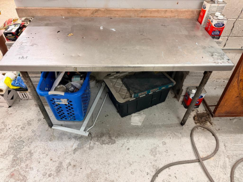 (1) STAINLESS STEEL WORK TABLE
