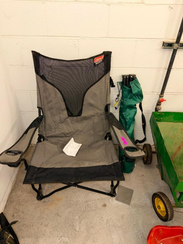 (1) FOLDING CAMPING CHAIR WITH CARRY BAG