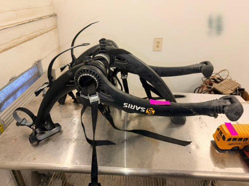 (1) SARIS TRUNK-MOUNT BICYCLE RACK