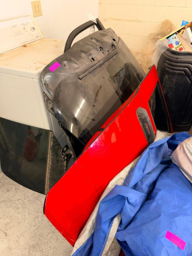 (1) ASSORTED LOT OF AUTOMOTIVE ACCESSORIES