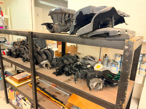 (1) ASSORTED LOT OF AUTOMOTIVE ENGINE PARTS & COMPONENTS