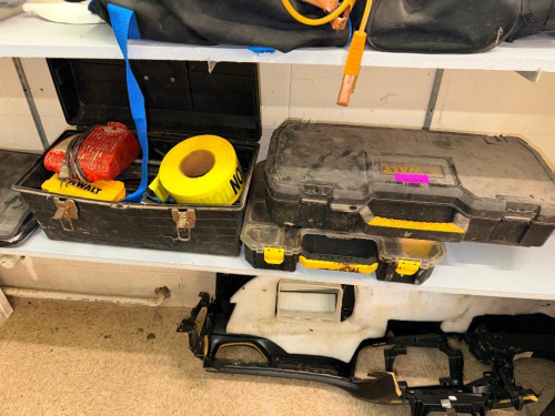 (1) ASSORTED LOT OF TOOL BOXES & AUTOMOTIVE ACCESSORIES