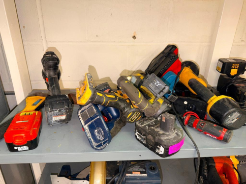 (1) ASSORTED LOT OF CORDLESS POWER TOOLS & BATTERIES