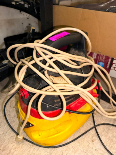 (1) WET/DRY SHOP VACUUM WITH HOSE & POWER CORD
