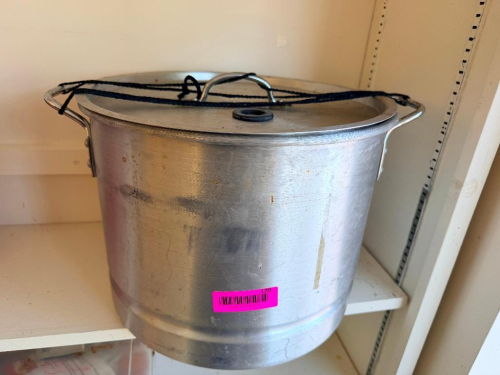 (1) LARGE GALVANIZED METAL STOCK POT WITH LID & WIRE HANDLE