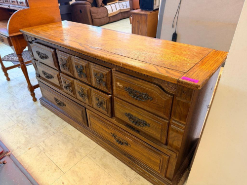 (1) VINTAGE WOODEN MULTI-DRAWER DRESSER