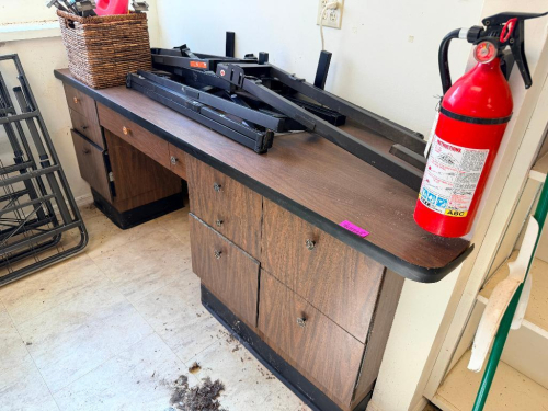(1) ASSORTED LOT OF METAL HARDWARE / FRAMES, BASKET & FIRE EXTINGUISHER