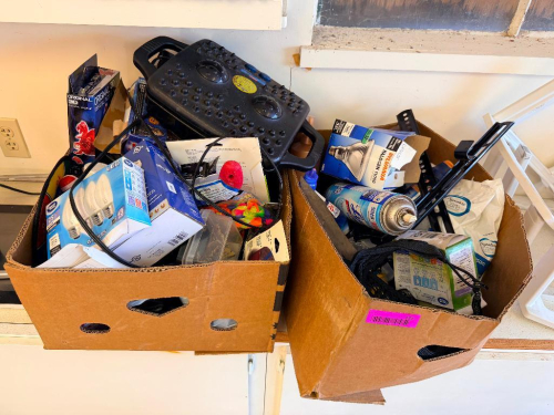 (1) ASSORTED LOT OF HOME GOODS
