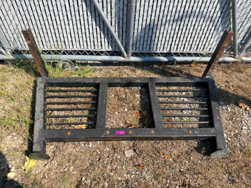 (1) HEAVY-DUTY STEEL EQUIPMENT RAMP