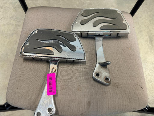 (2) CHROME FLAME-DESIGN MOTORCYCLE PEGS