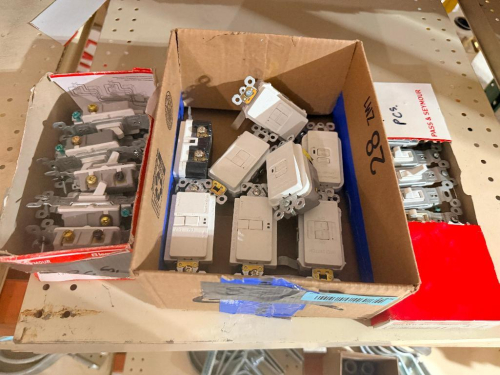 (1) ASSORTED LOT OF ELECTRICAL SWITCHES
