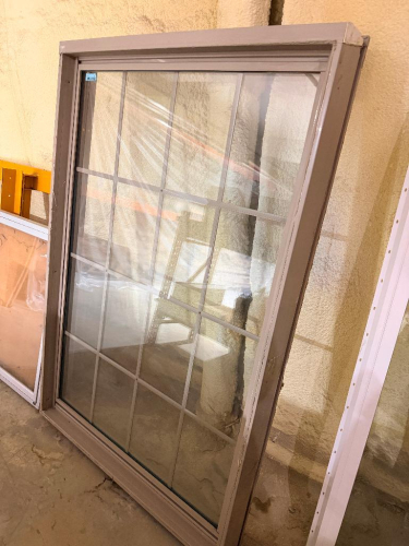 (1) VINYL GRID WINDOW