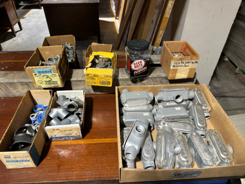 (1) ASSORTED LOT OF ELECTRICAL CONDUIT BODIES, FITTINGS & CONNECTOR