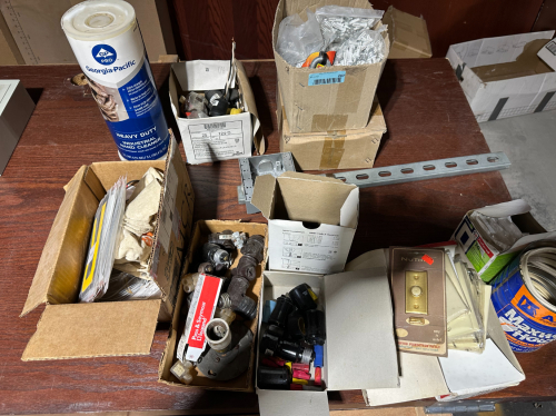 (1) ASSORTED LOT OF ELECTRICAL SUPPLIES, LIGHTING COMPONENTS, FITTINGS & HARDWARE