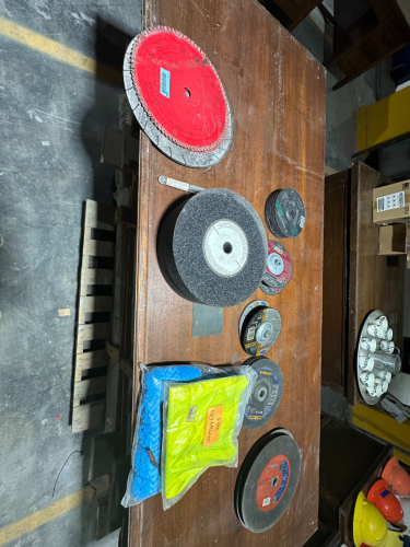 (1) ASSORTED LOT OF SAW BLADES, GRINDING WHEELS & ABRASIVE DISCS
