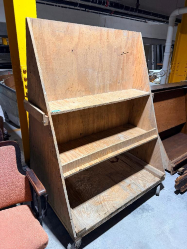 (1) WOOD DISPLAY SHELVING UNIT ON CASTERS