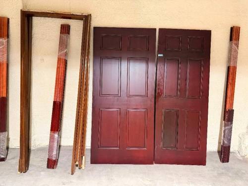 (2) WOOD 6-PANEL DOORS WITH ASSORTED WOOD DOOR TRIM & FRAMES