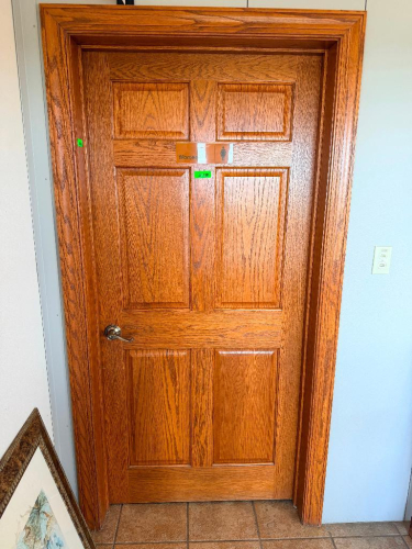(2) SOLID OAK SIX-PANEL INTERIOR DOOR WITH MATCHING OAK DOOR FRAME AND DECORATIVE CASING/TRIM. LEVER-STYLE DOOR HARDWARE INCLUDED.