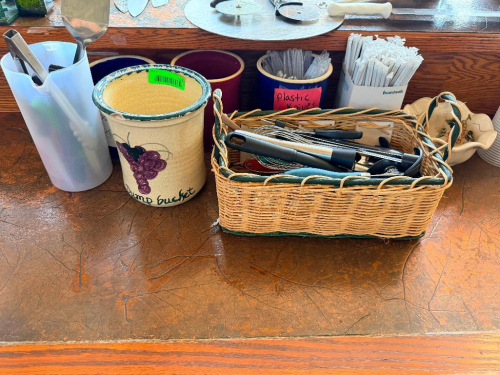 (1) LOT OF ASSORTED BAR SUPPLIES.