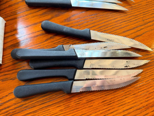 (72) STEAK KNIVES.