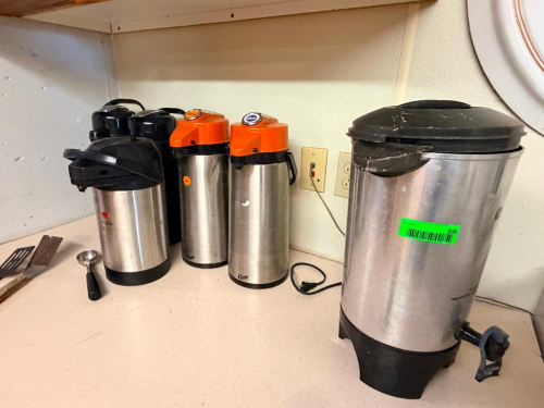 (5) INSULATED BEVERAGE DECANTERS AND (1) LARGE STAINLESS DECANTER.