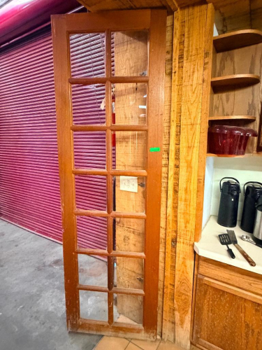(1) SET OF NOT MATCHING 24" DOUBLE DOORS. (1) GLASS AND (1) HOLLOW CORE.